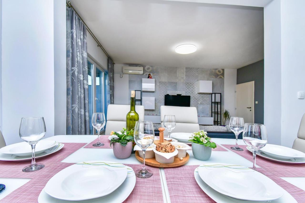 Apartment Ela Omiš Zewnętrze zdjęcie