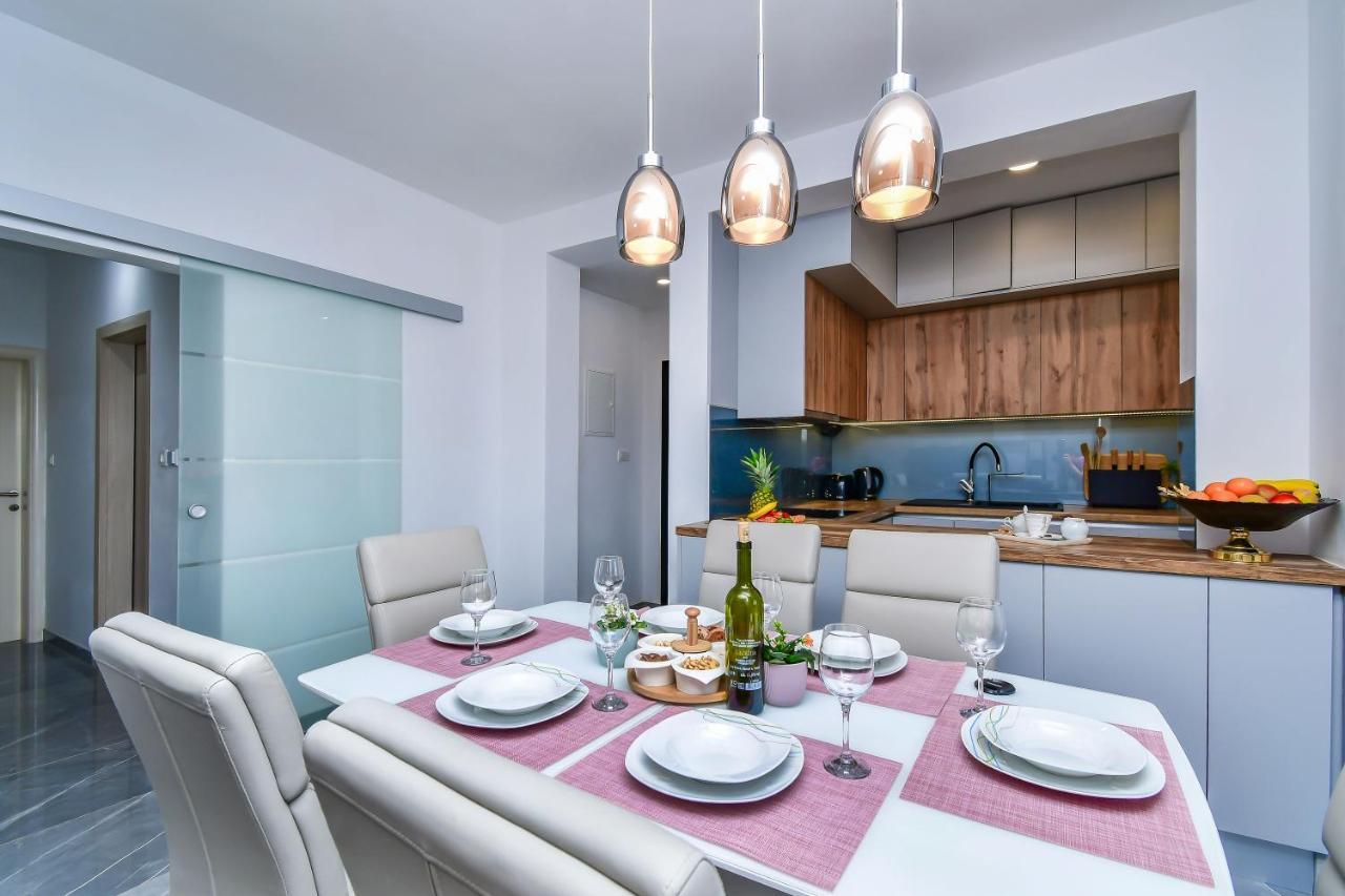 Apartment Ela Omiš Zewnętrze zdjęcie