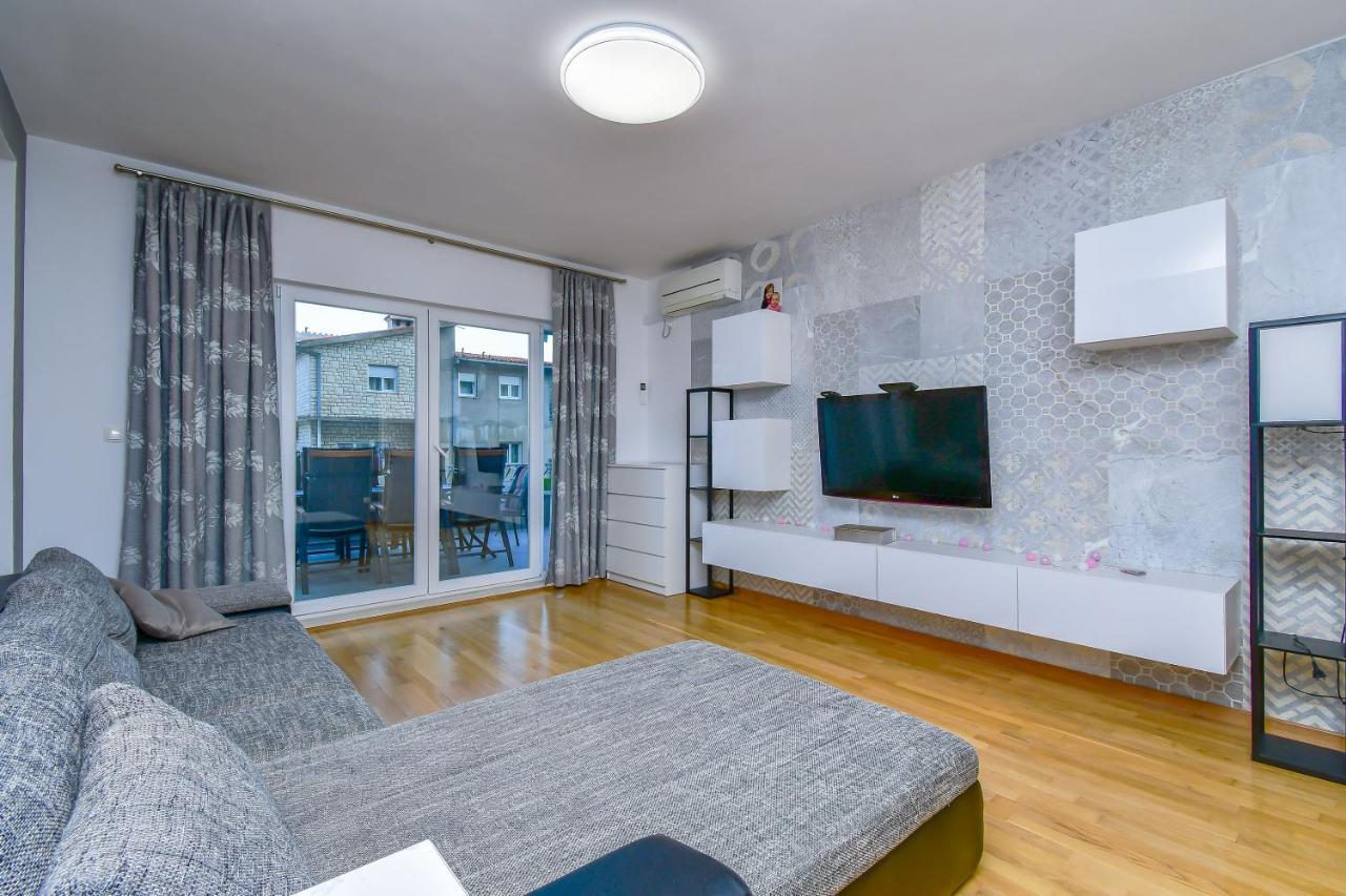 Apartment Ela Omiš Zewnętrze zdjęcie