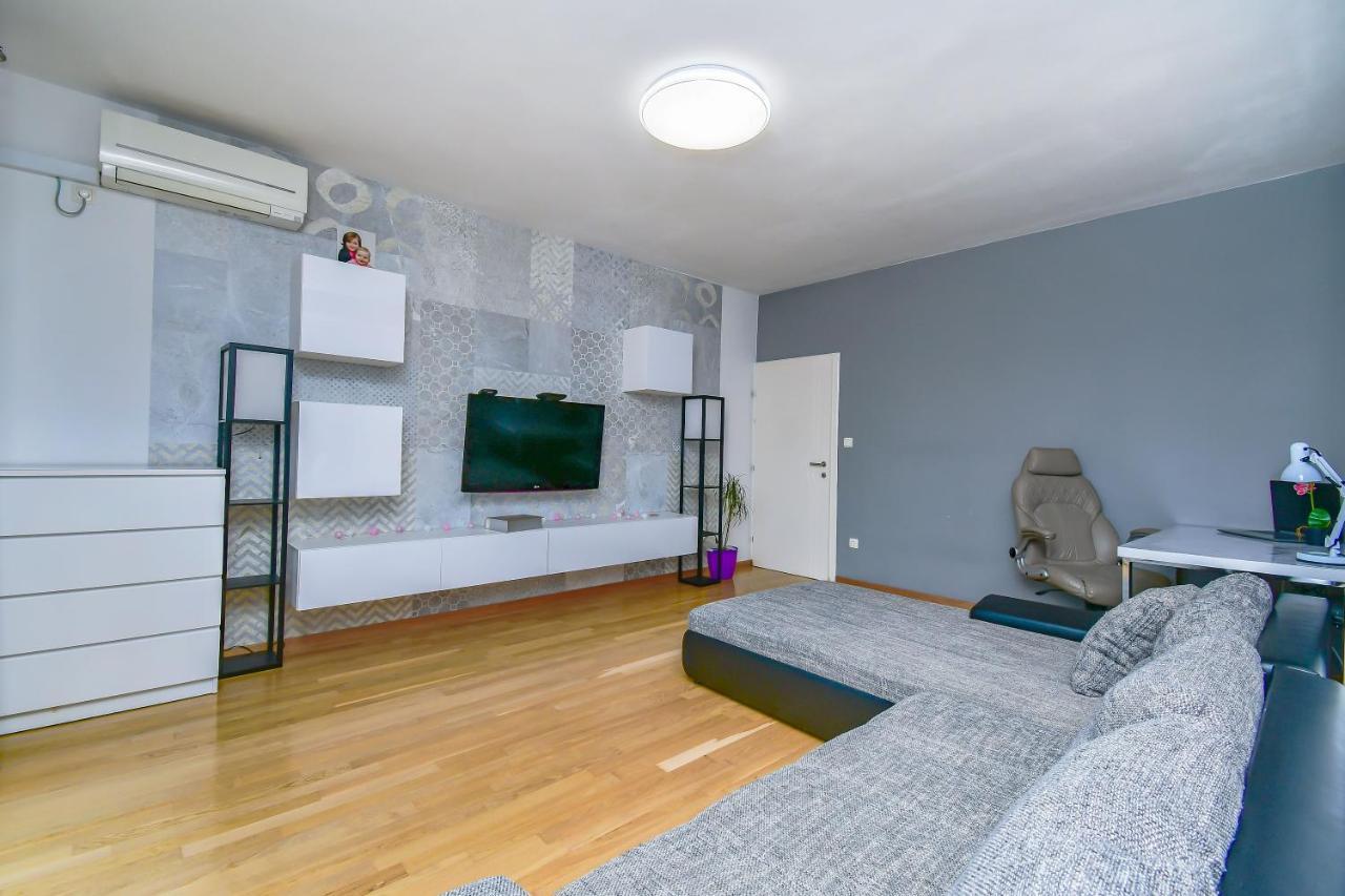 Apartment Ela Omiš Zewnętrze zdjęcie